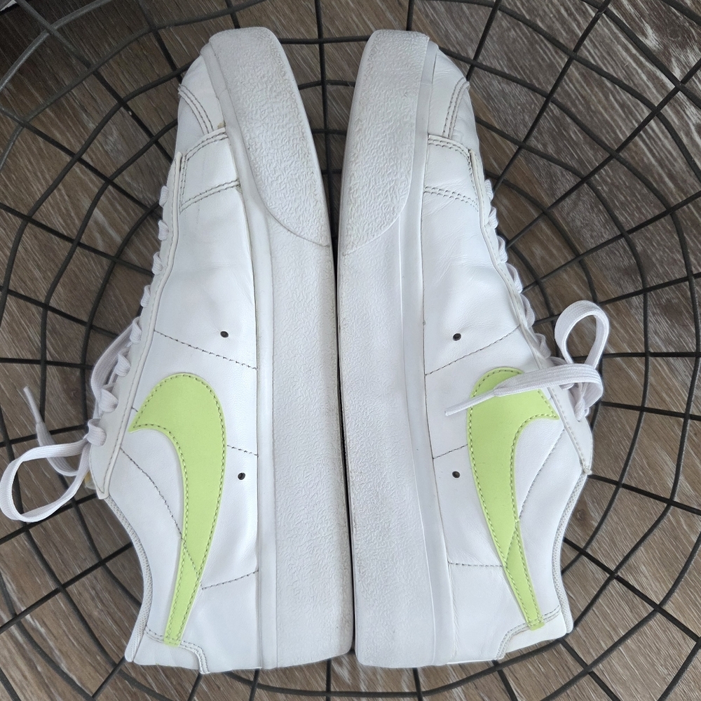 Nike Women's Blazer Low Platform Shoes White Lemon Twist Retro Swoosh  Size 9.5